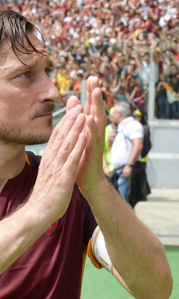 Francesco Totti celebrates 600th Serie A appearance with win over Chievo